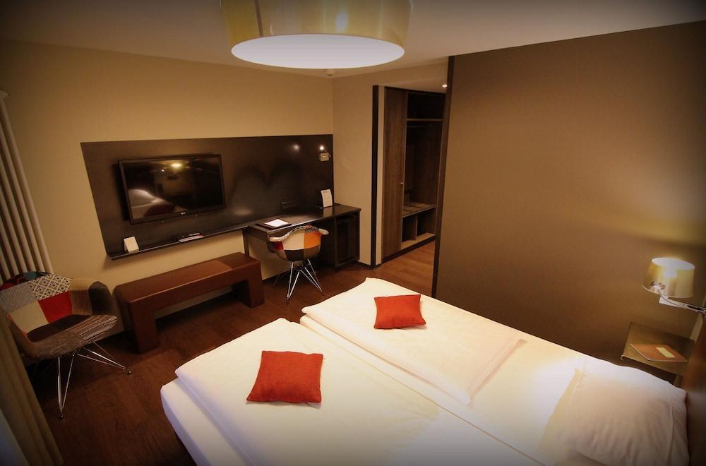 Volksschule Hotel Hambourg